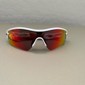 Oakley Radar White (Positive Red Polarized Path Lens)
